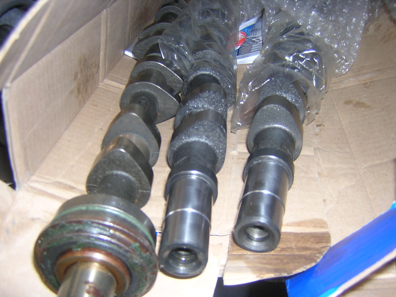 Styles_Cosworth_block_and_Pistons01.JPG