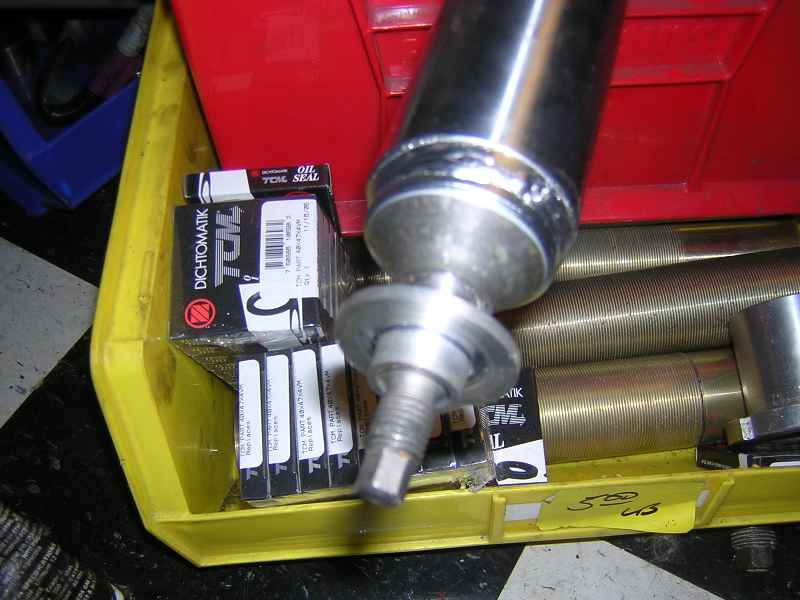 gal/Everything_Else/Toyota_ST185_JVAB_struts03.JPG