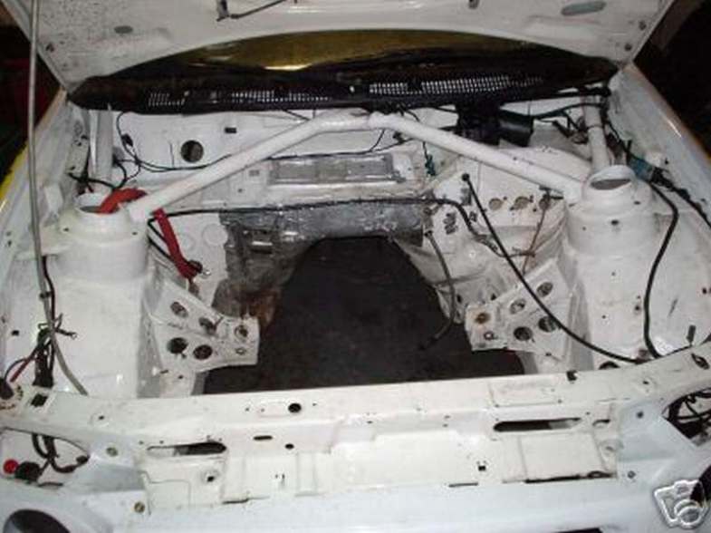 gal/More_Ford_GpA_Vol2/escort_cos_under_hood.JPG